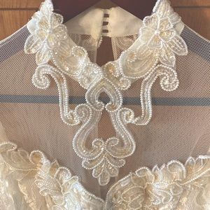 Retro-1920s-style bridal dress.